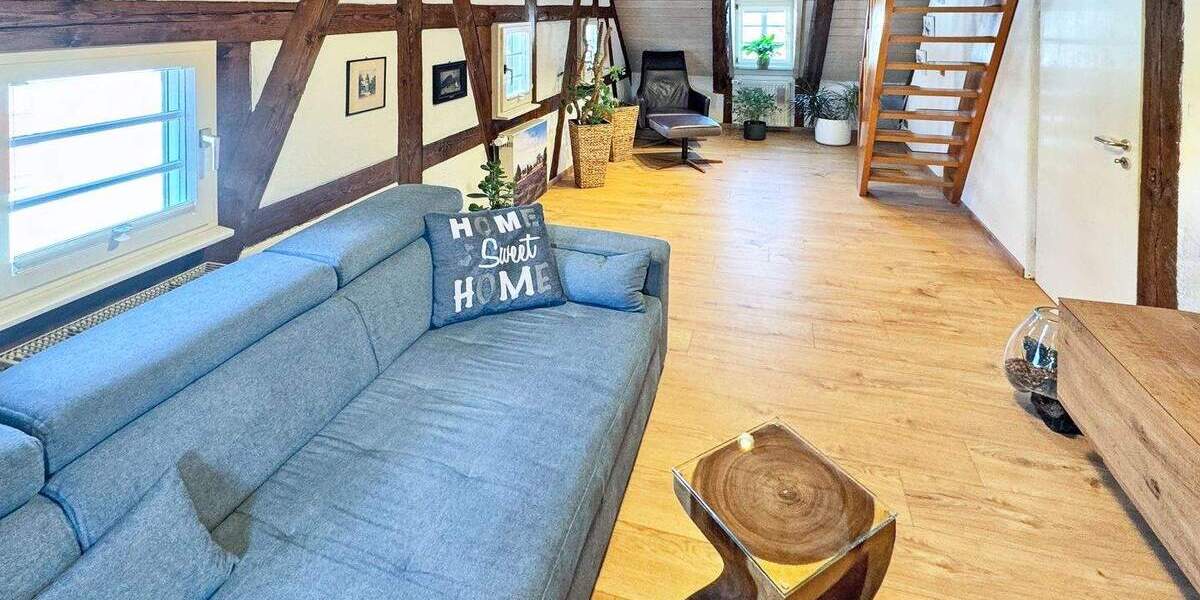 Historisch & saniert: Charmante Dachgeschoss-Maisonette im denkmalgeschützten Fachwerkhaus 4 zimmer