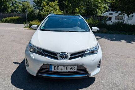 Toyota Auris 69.000 km 17.000 &euro; Leonberg 71229