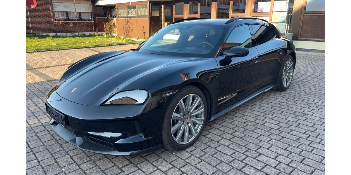 Porsche Taycan 3.050 km 79.000 &euro; Calw 75365