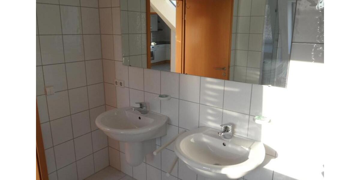 Dachgeschoßwohnung Stuttgart Lehen - 2.5 Zimmer, 109 m&sup2;, 1.670&euro; | Angebot:24493297