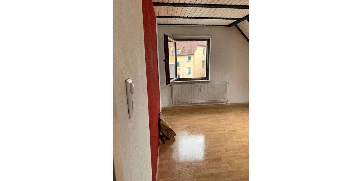 Dachgeschoßwohnung Reutlingen Reutlingen (Kernstadt) - 5 Zimmer, 64 m&sup2;, 219.000&euro; | Angebot:26524699