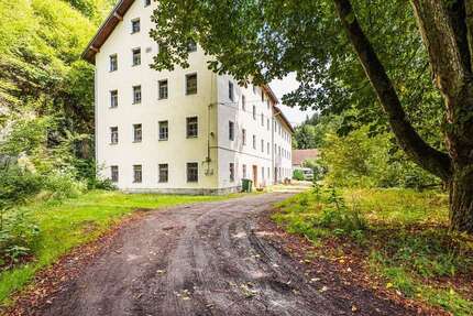 Haus zum Kaufen in Brennberg 649.000 € 580 m²