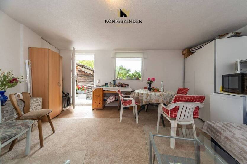 Einfamilienhaus mit Potential: 6 Zimmer, großes Grundstück, schöner Garten. Ihr neues Zuhause?