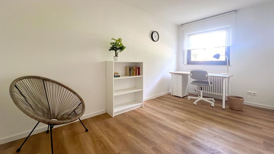 Möblierte 3 Zimmer Wohnung mit Balkon und Tiefgaragen-Stellplatz zimmer