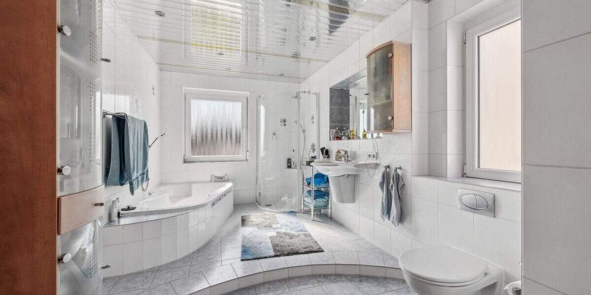 Mehrfamilienhaus, Wohnhaus Sachsenheim / Kleinsachsenheim Kleinsachsenheim - 8 Zimmer, 244 m&sup2;, 668.000&euro; | Angebot:25746121