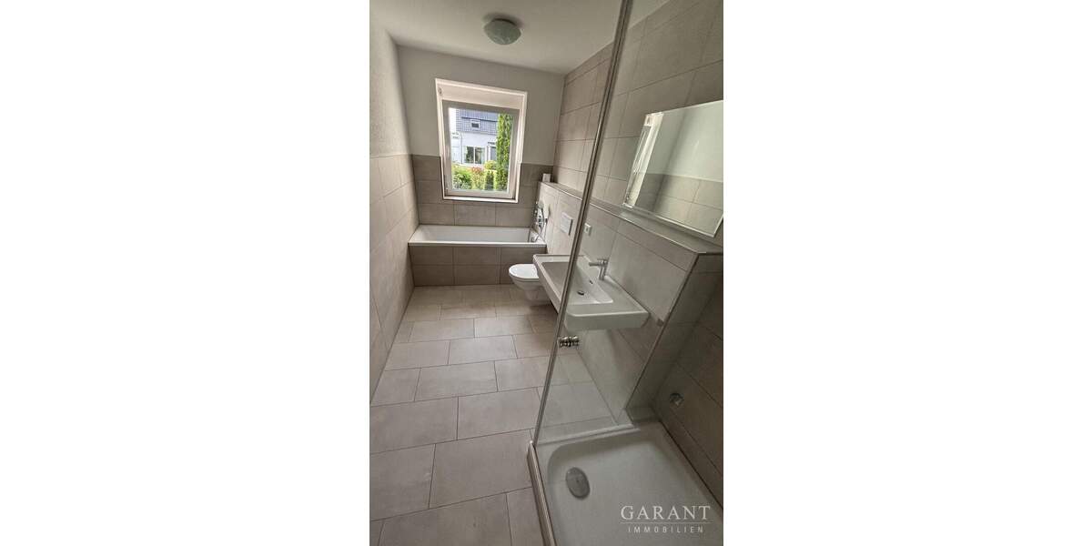 Großzügiges Wohnen -- ca. 230 qm auf einer Etage! 5 zimmer