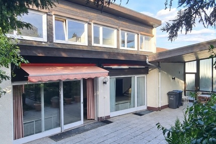 Familienfreundliches Einfamilienhaus mit Einliegerwohnung in attraktiver Aussichtslage von Leonberg - Wohnung Leonberg Leonberg | Angebot:27550187