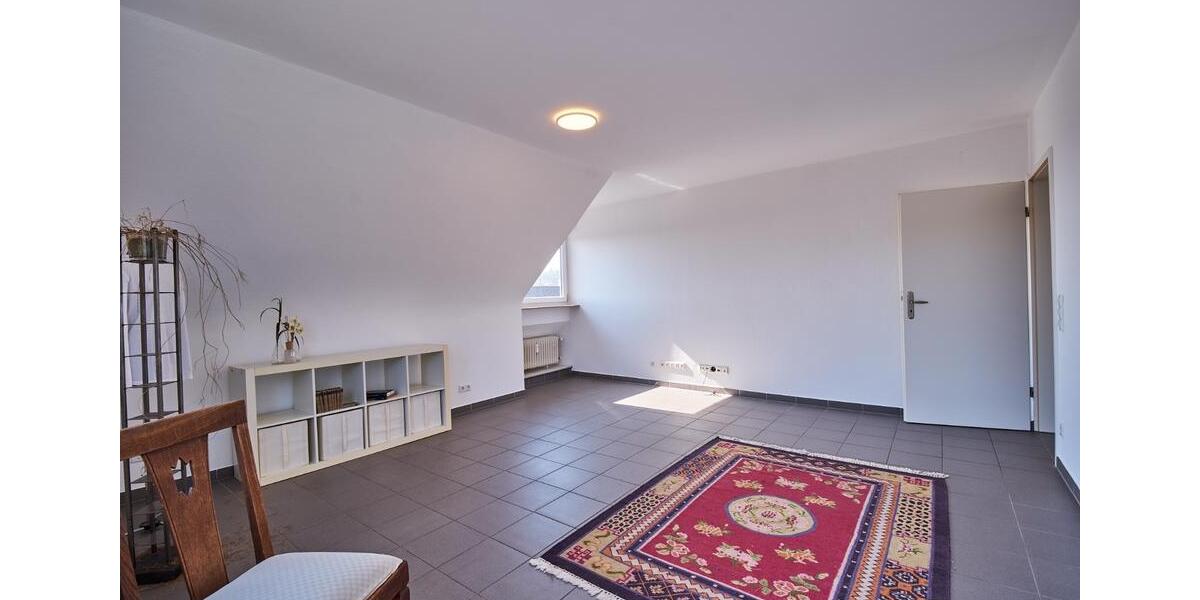 Dachgeschoßwohnung Esslingen am Neckar Brühl - 4.5 Zimmer, 105 m&sup2;, 359.000&euro; | Angebot:25905751