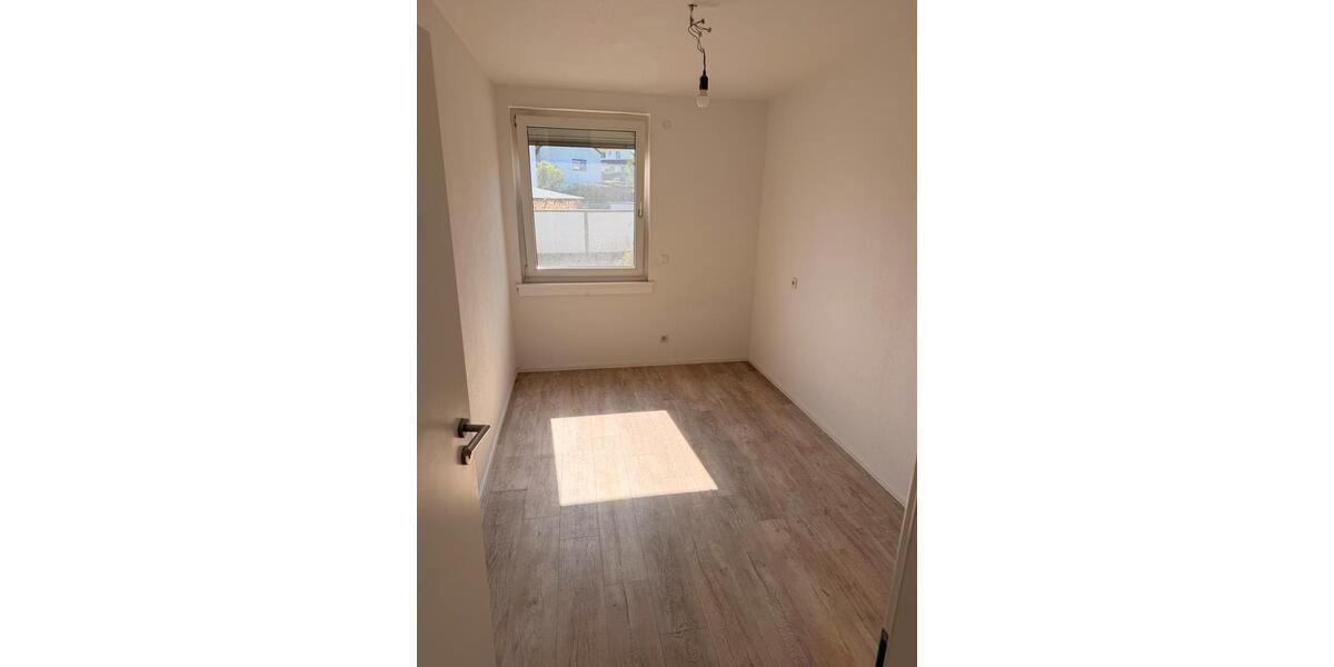 Etagenwohnung Vaihingen an der Enz - 3 Zimmer, 78 m&sup2;, 1.250&euro; | Angebot:26226338
