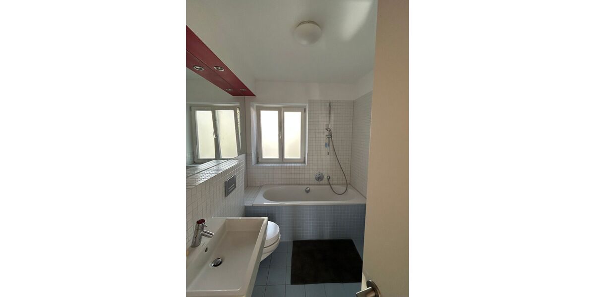 Zwei Zimmer mit Weitblick - Sanierte Wohnung im 1. OG und Balkon - Appartement Stuttgart Botnang | Angebot:26623450