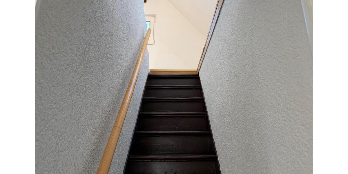 Dachgeschoßwohnung Stuttgart Degerloch - 2.5 Zimmer, 57 m&sup2;, 1.080&euro; | Angebot:24715667