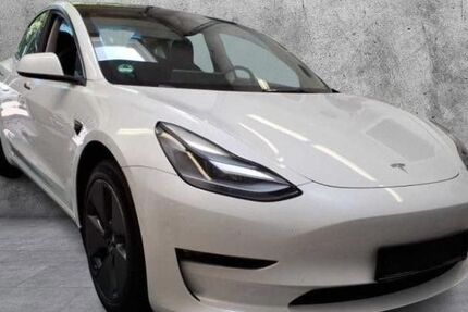 Tesla Model 3 28.076 km 32.740 &euro; Böblingen 71032