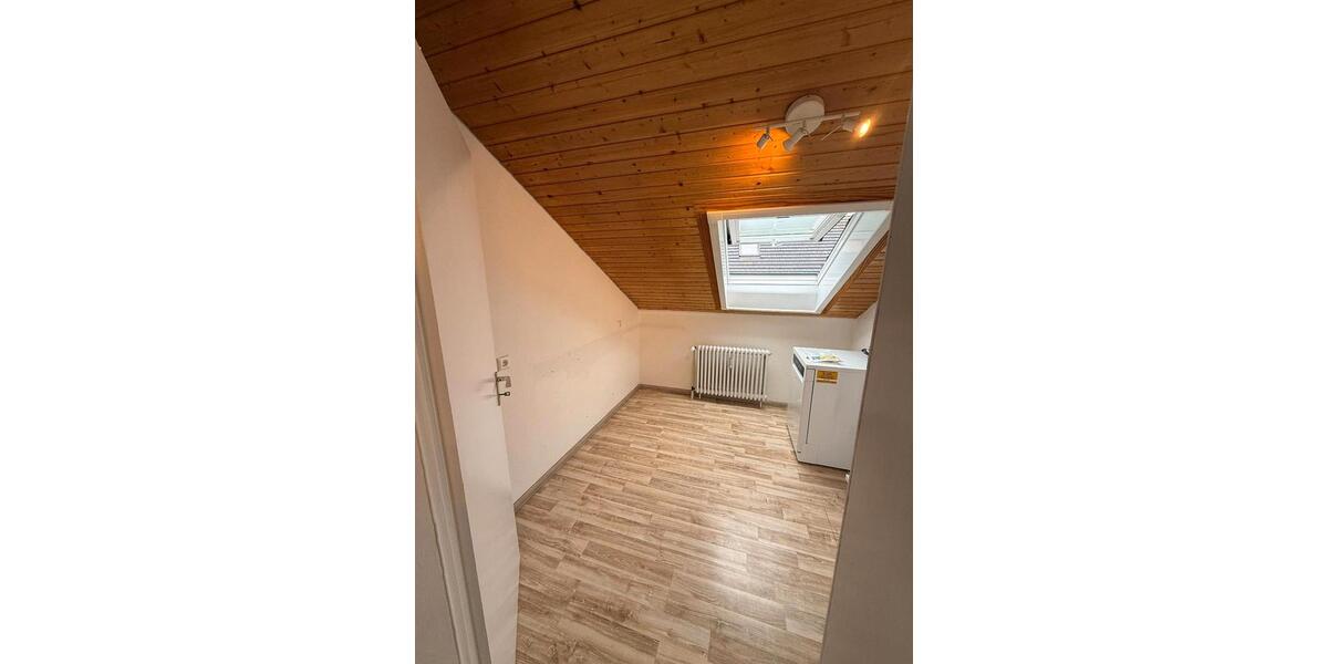 Dachgeschoßwohnung Ludwigsburg Hoheneck - 3 Zimmer, 55 m&sup2;, 1.000&euro; | Angebot:26483179