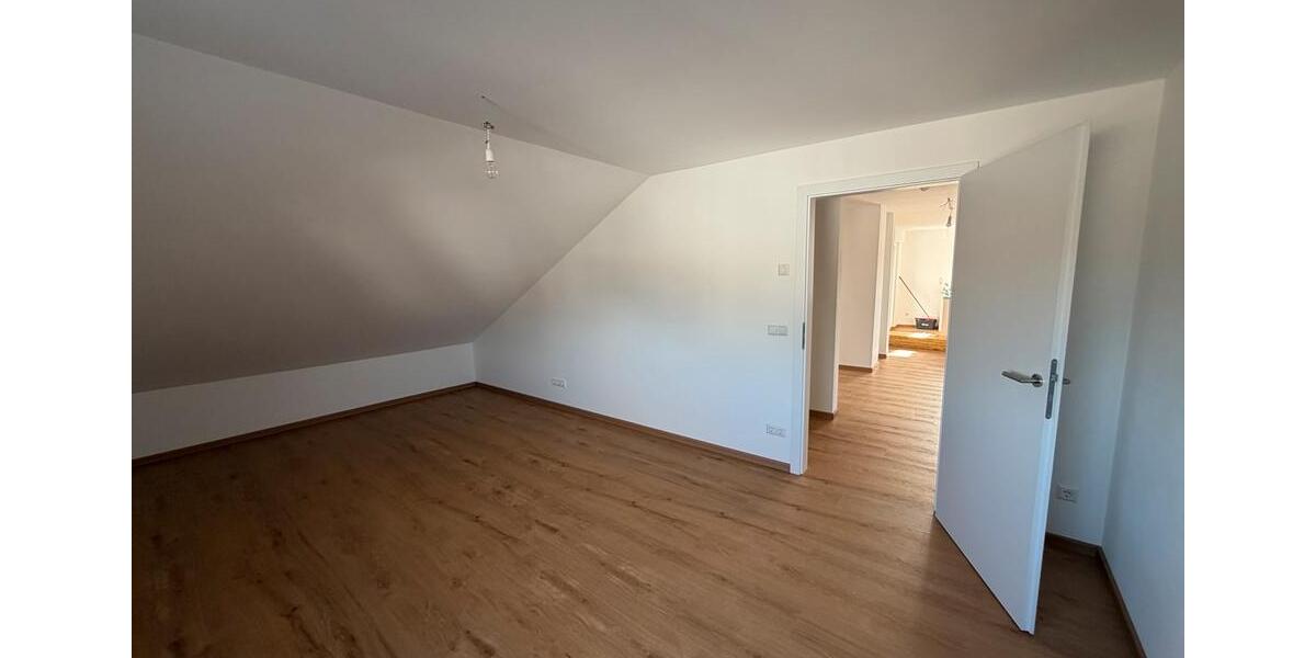 Dachgeschoßwohnung Dußlingen - 2.5 Zimmer, 80 m&sup2;, 1.000&euro; | Angebot:27592938