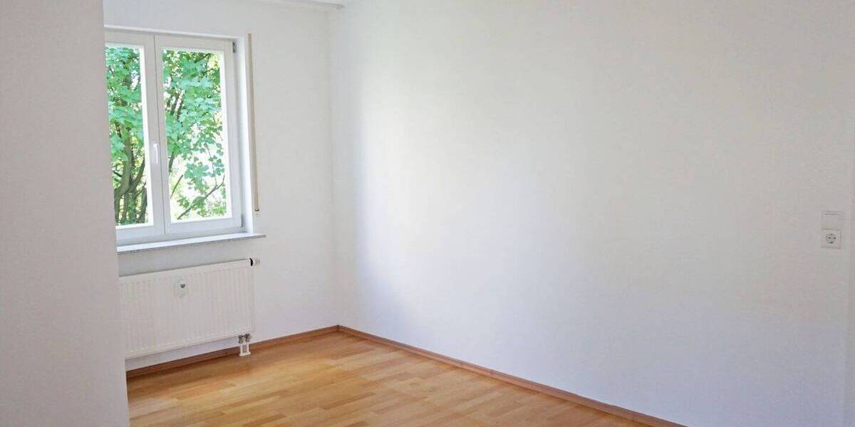 Etagenwohnung Stuttgart Sonnenberg - 3 Zimmer, 81 m&sup2;, 1.090&euro; | Angebot:26675078