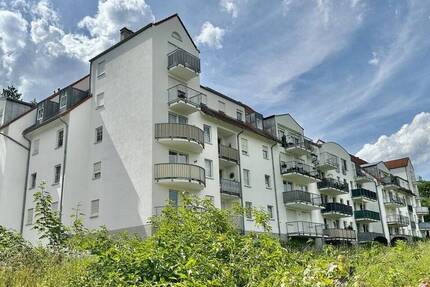 Vermietete 2 Zi. Wohnung, Balkon, ca. 60 m², TG-Stellplatz, idyllische Lage im Grünen