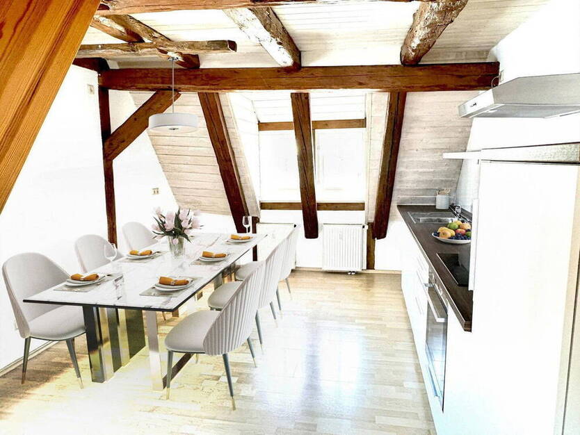 Renningen: Exklusive Maisonette-LoftWohnung im Fachwerkhaus - mit EBK & Tageslichtbad