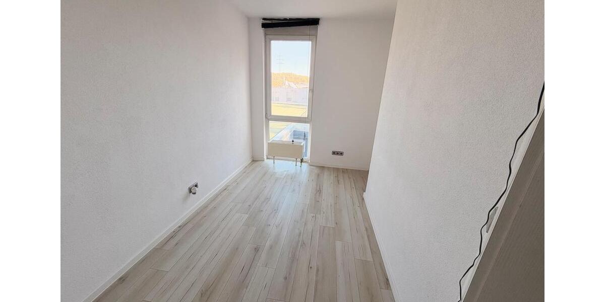 Etagenwohnung Mühlacker - 5 Zimmer, 140 m&sup2;, 1.500&euro; | Angebot:27568125