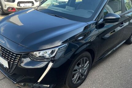 Peugeot 208 130.800 km 10.999 € Esslingen 73730
