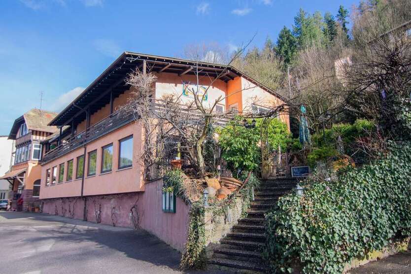 Haus zum Kaufen in Bad Liebenzell 1.500.000 € 873 m²
