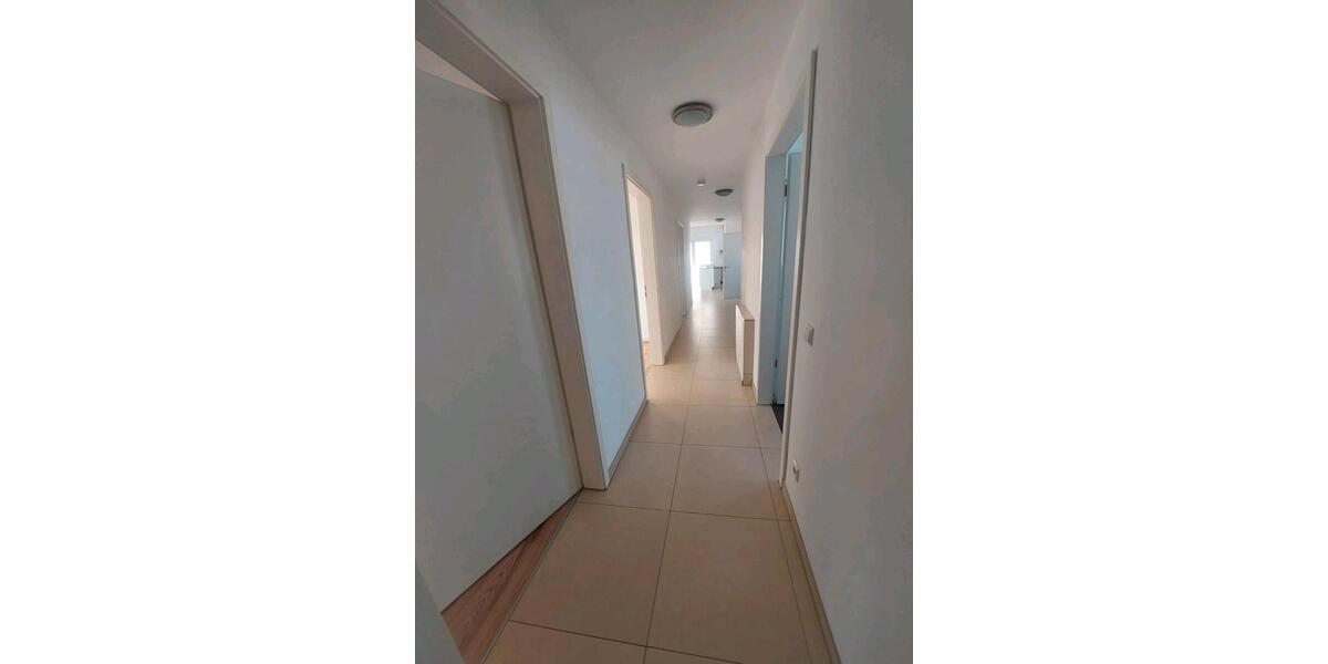 Dachgeschoßwohnung Ostfildern - 5 Zimmer, 130 m&sup2;, 1.650&euro; | Angebot:24605853