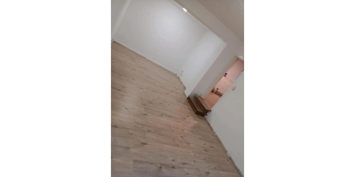 Etagenwohnung Reutlingen - 5 Zimmer, 128 m&sup2;, 1.350&euro; | Angebot:27594248