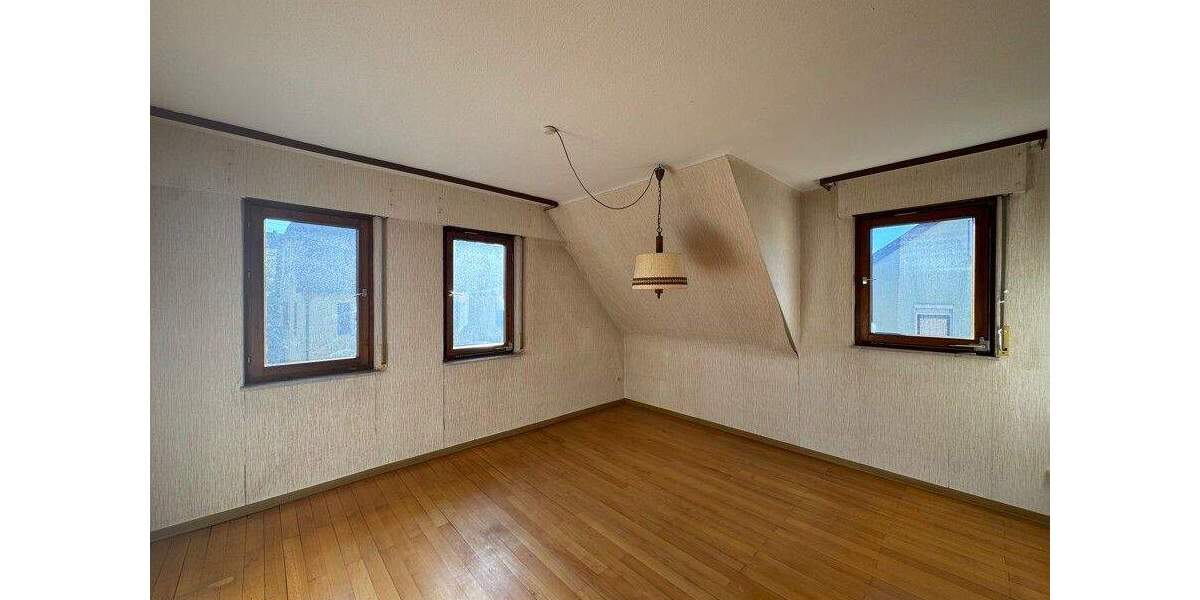 Mehrfamilienhaus, Wohnhaus Ludwigsburg Neckarweihingen - 6 Zimmer, 117 m&sup2;, 395.000&euro; | Angebot:24517380