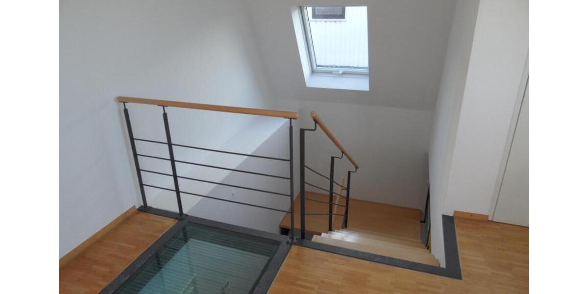 Dachgeschoßwohnung Stuttgart Lehen - 2.5 Zimmer, 109 m&sup2;, 1.670&euro; | Angebot:24493297