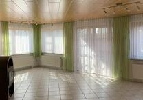 Helle hochwertig ausgestattete 3 12 Zimmerwohnung mit Terrasse