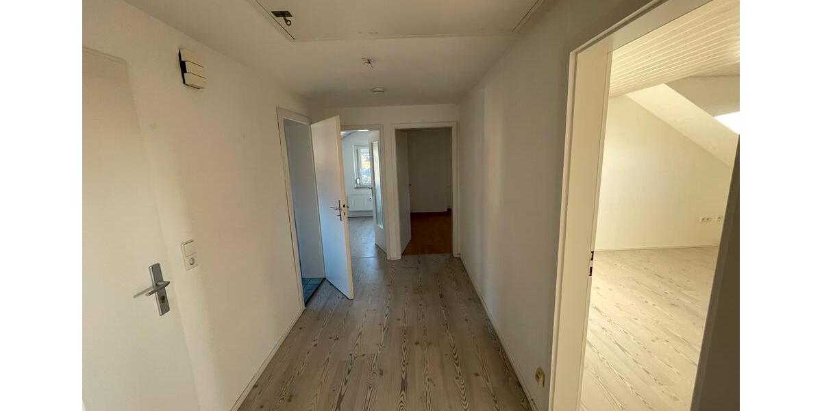 Etagenwohnung Rottenburg am Neckar - 3 Zimmer, 70 m&sup2;, 820&euro; | Angebot:24831877