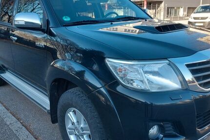 Toyota Hilux 282.524 km 14.900 &euro; Fellbach 70736
