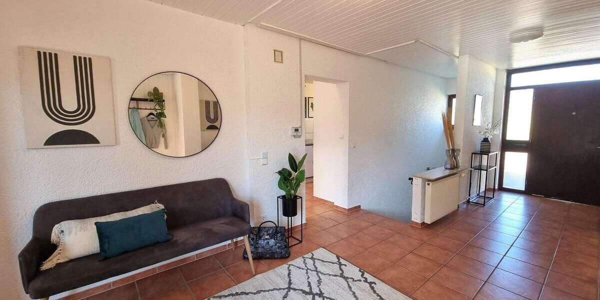 Einfamilienhaus Mühlacker - 7 Zimmer, 207 m&sup2;, 549.000&euro; | Angebot:26100134
