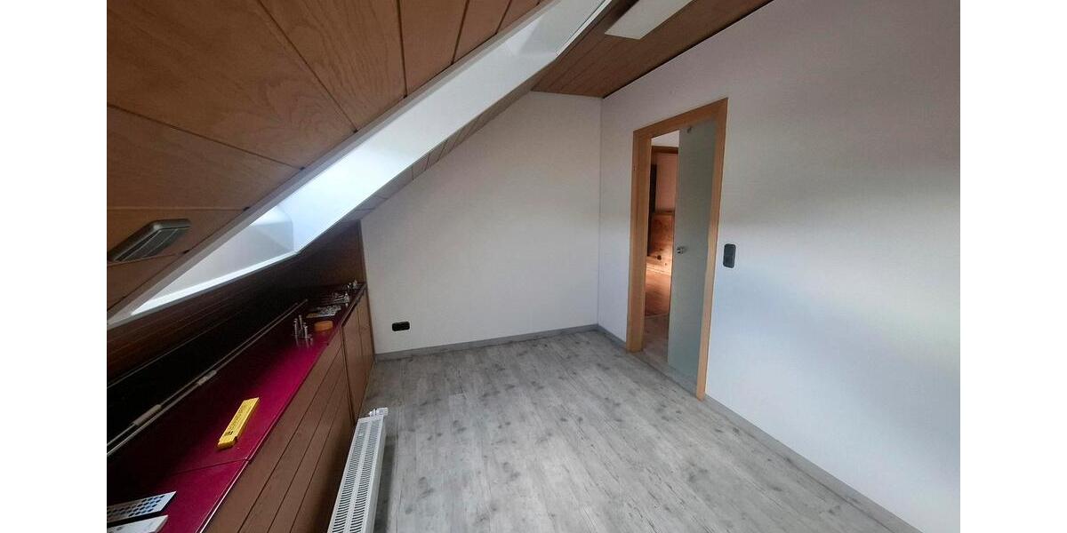 Dachgeschoßwohnung Weil Im Schönbuch - 3 Zimmer, 88 m&sup2;, 850&euro; | Angebot:27594208