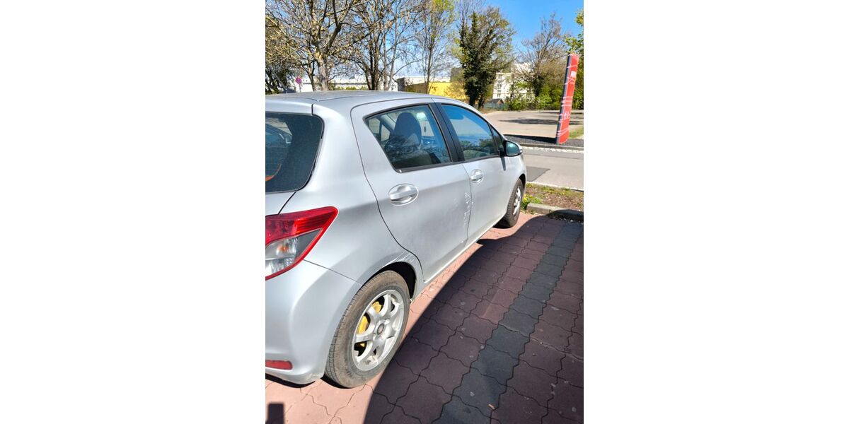 Toyota Yaris 19.000 km 6.500 &euro; Stuttgart 70437