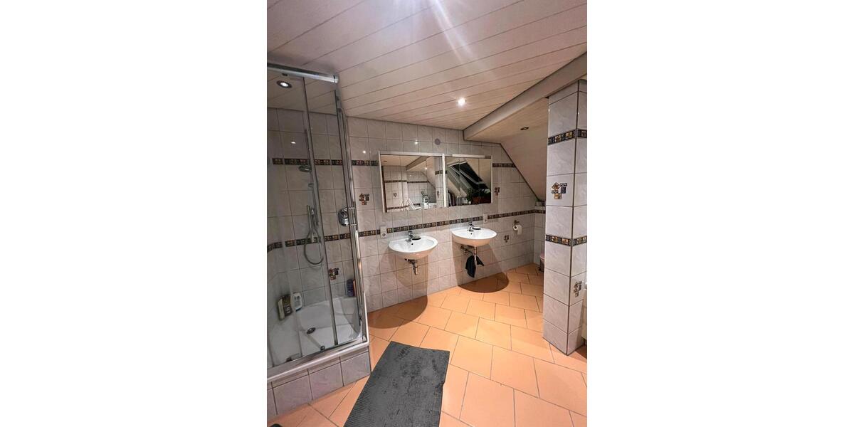 Etagenwohnung Ammerbuch - 7 Zimmer, 15 m&sup2;, 450&euro; | Angebot:24491915