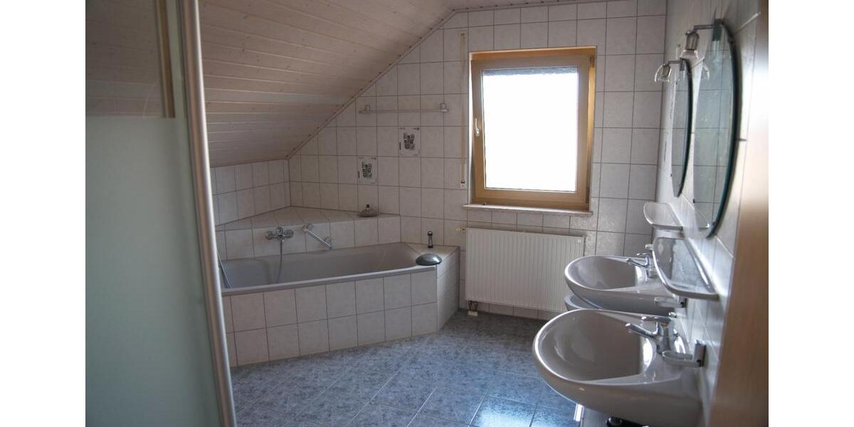Einfamilienhaus Herrenberg - 6 Zimmer, 129 m&sup2;, 650.000&euro; | Angebot:27223016