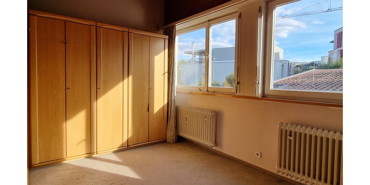 Familienfreundliches Einfamilienhaus mit Einliegerwohnung in attraktiver Aussichtslage von Leonberg - Einliegerwohnung Leonberg Leonberg | Angebot:27550187