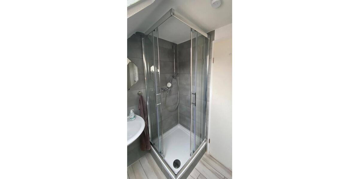 Dachgeschoßwohnung Stuttgart Luginsland - 3 Zimmer, 45 m&sup2;, 179.000&euro; | Angebot:26145432