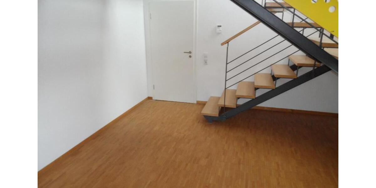 Dachgeschoßwohnung Stuttgart Lehen - 2.5 Zimmer, 109 m&sup2;, 1.670&euro; | Angebot:24493297