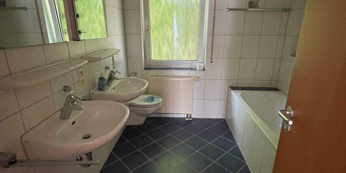 Tolle 3-Zi.-EG-Whg. mit Terrasse + EBK in ruhiger Lage in Öschelbronn 3 zimmer