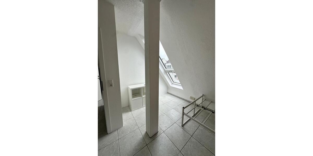 Dachgeschoßwohnung Stuttgart Stuttgart-Süd - 1 Zimmer, 13 m&sup2;, 620&euro; | Angebot:24695369