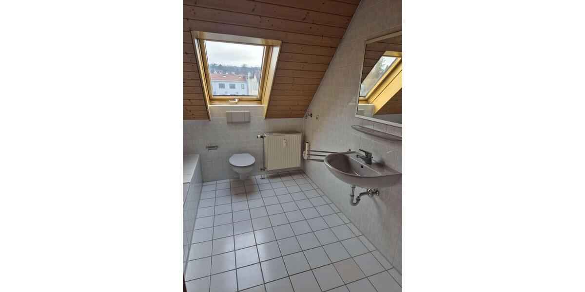 Dachgeschoßwohnung Reutlingen Reutlingen-Betzingen - 1 Zimmer, 84 m&sup2;, 975&euro; | Angebot:27547229