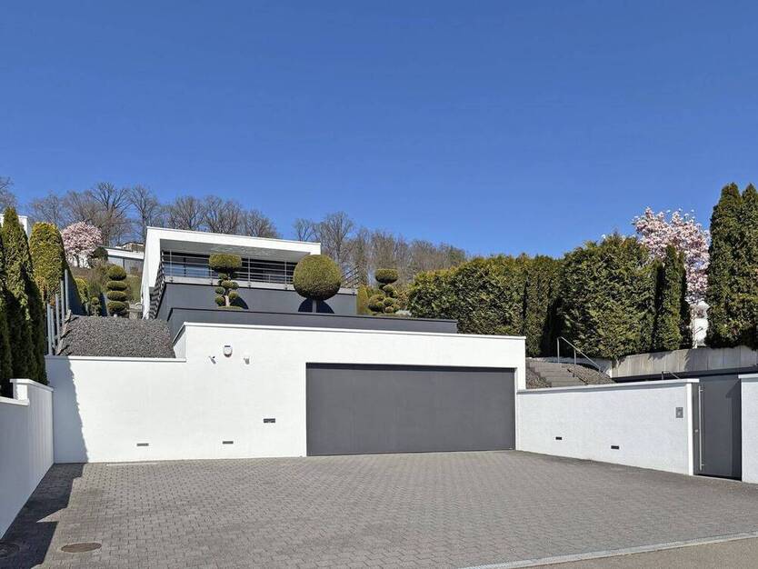 Exklusives puristisches Bauhaus mit Fernsicht und Tiefgarage im Gebiet 