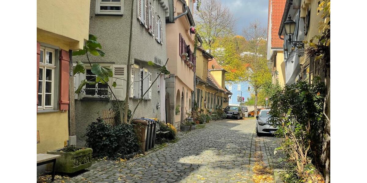 Von privat: 1 12 Zimmerwohnung in historischem Haus in Esslingen 2 zimmer