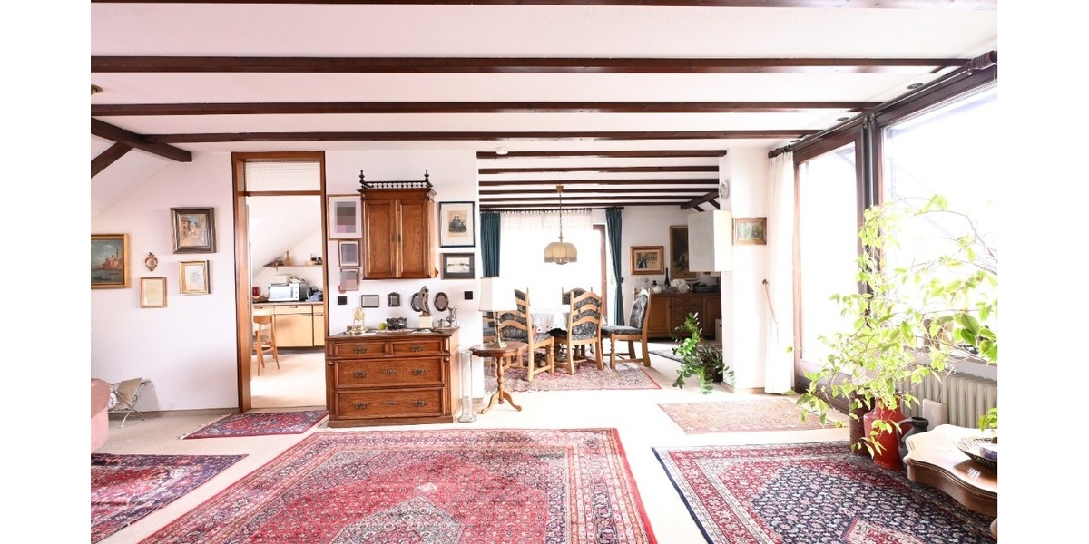 In Stammheim: Kurze Wege ins Grüne und zur U-Bahn - Dachgeschoßwohnung Stuttgart Stammheim | Angebot:24524535