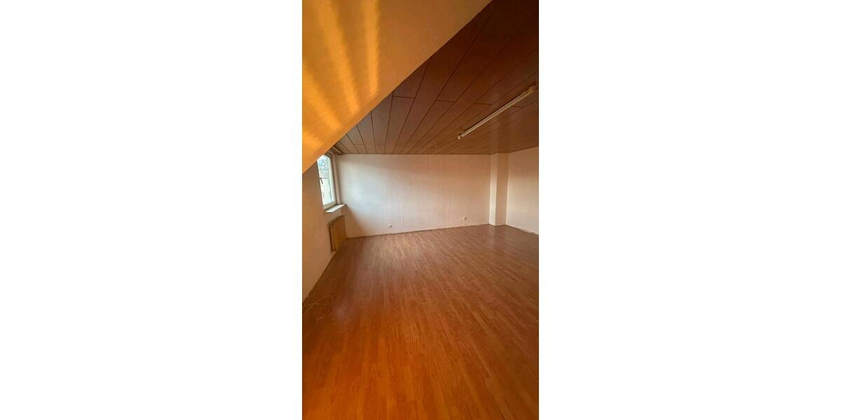 Dachgeschoßwohnung Stuttgart Zuffenhausen - 3 Zimmer, 67 m&sup2;, 220.000&euro; | Angebot:26966090