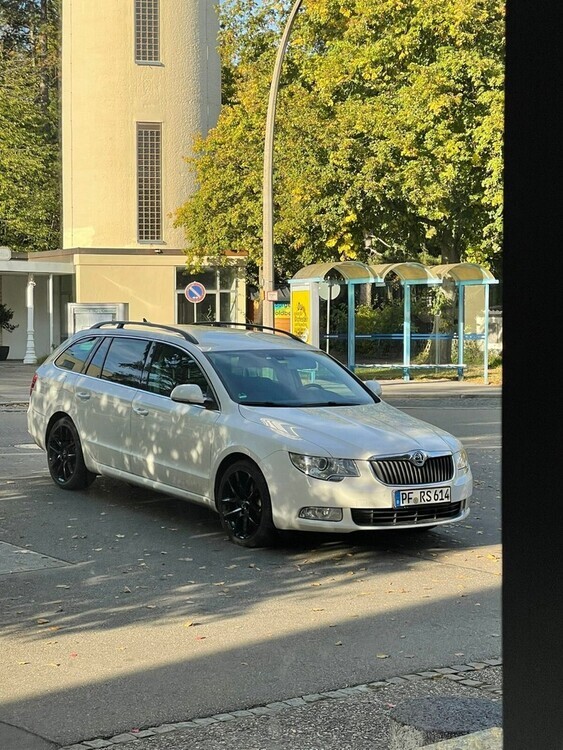 Skoda Superb Kombi 187.000 km 8.400 € Pforzheim 75175