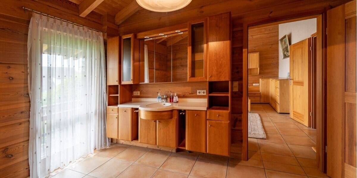 Einfamilienhaus in privilegierter Lage mit weitläufigem Garten und herrlichem Panorama 4 zimmer