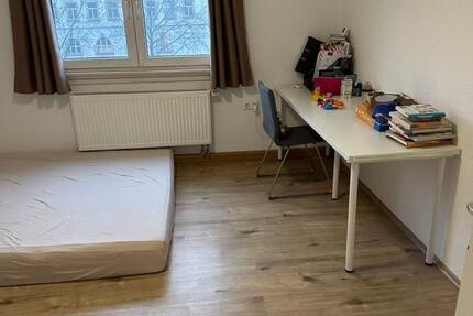 ein Zi. frei von möbiliziert Vier Zimmer Wohnung 7Km von Zentrum 4 zimmer