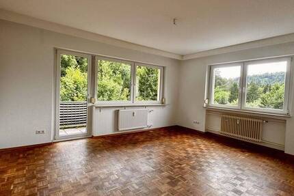 Attraktive 4 Zimmer-Mietwohnung in Bad Liebenzell mit Balkon, Gartenanteil und Garage